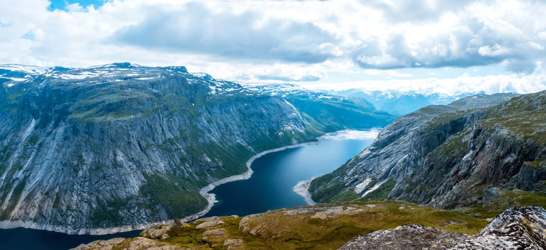 summer view to mountain bog and lake in Norway © Kotangens