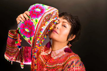 Portrait de Femme en habit Hmong