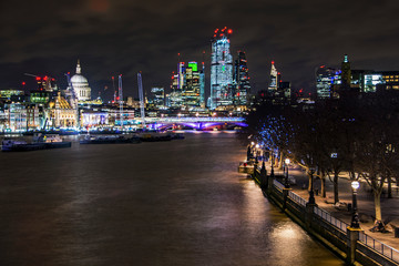 Naklejka premium Office building and Thames river in London
