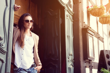 Business Frau mit Sonnenbrille