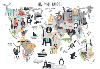 Poster Im Rahmen Animal World Map - niedlicher handgezeichneter Cartoon-Kindergartendruck im skandinavischen Stil. Vektor-Illustration © Oksana Stepova