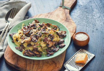 Tagliatelle with grilled mushrooms and cheese