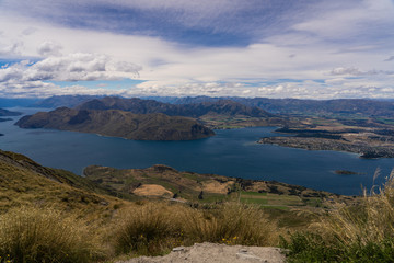 amazing view from Roys peak in wanaka New Zealand, great landscape in wanaka Roys peak, landscape photography in New Zealand, New Zealand landmarks, place to go in wanaka
