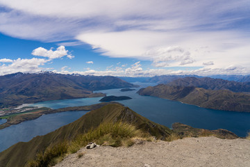 amazing view from Roys peak in wanaka New Zealand, great landscape in wanaka Roys peak, landscape photography in New Zealand, New Zealand landmarks, place to go in wanaka