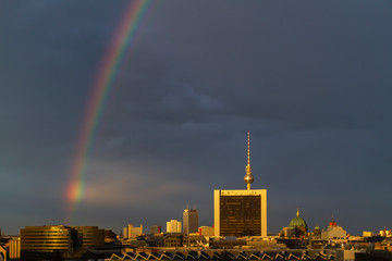 Berlín desde la azotea del parlamento con arco iris