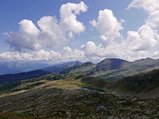 bella vista delle montagne Dolomitiche in estate