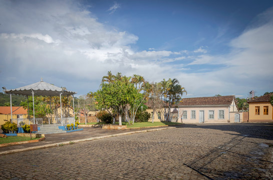Pra&ccedil;a da Par&oacute;quia do Divino Esp&iacute;rito Santo, na cidade de Guarani, Minas Gerais, Brasil