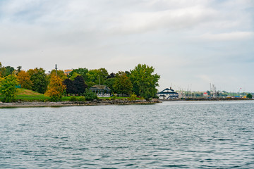 Fototapeta premium Beautiful city skyline along St Lawrence River