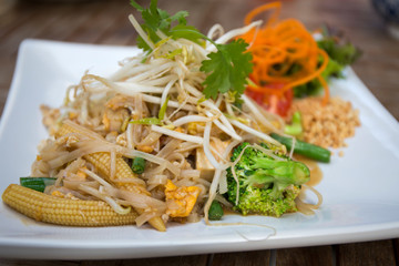 Bean sprouts on the thin rice noodle