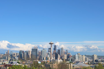 Fototapeta premium Seattle Skyline at Daytime with Blue Skies and Clouds