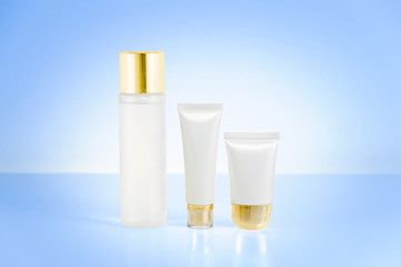 Set of cosmetic containers