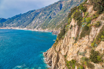 Obraz premium Manarola sea promenade overlooking scenic shoreline