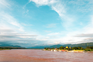 Fototapeta premium red river and blue sky