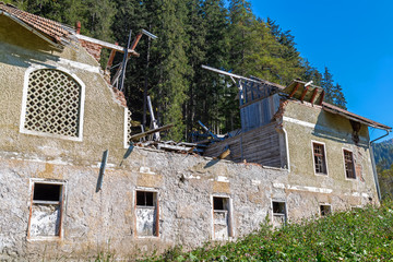 Lost Place, Ruine, verfallene Gebäude in Prags, Südtirol