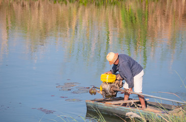 The boatman brought the small boat from the shore