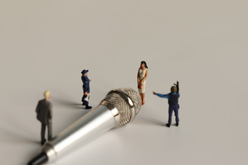 Mike and the miniature people. The concept of power and sexism.