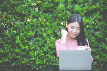 Women are selling products through social media using online notebooks at coffee shops.