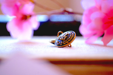 卒業証書と第二ボタン