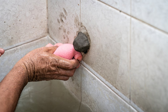 Plumber Cover The Broken Hole Pipline Inside By Covering It With Cement.