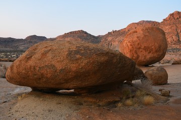 Felsformation auf der Farm Ameib im Erongogebirge (Namibia)