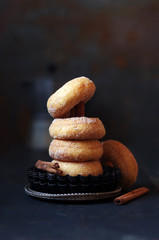 kleine Donuts mit Zimtzucker