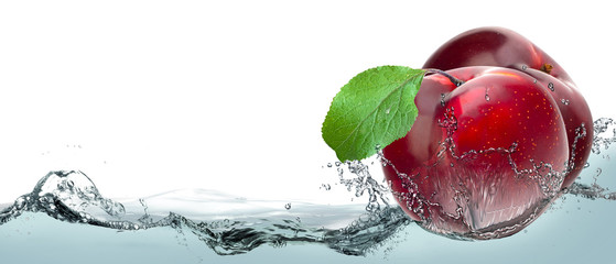 Fototapeta na wymiar Ripe fruit plums in a spray of water