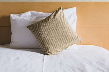 ベッドの上の枕