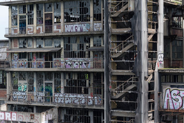 urbex bâtiment industriel abandonné