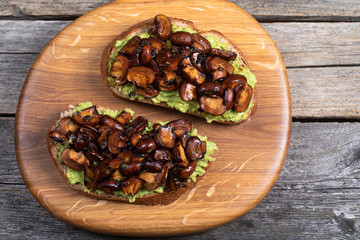 Wholewheat toast on sutting board