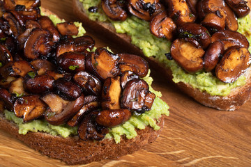 Wholewheat toast on sutting board