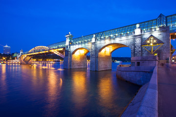 Fototapeta na wymiar night cityscape of Moscow with bridge Andreevsky