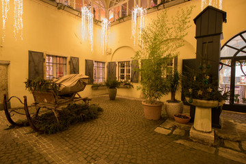 Weihnachtlich  geschmückter Innenhof in Klagenfurt/Kärnten