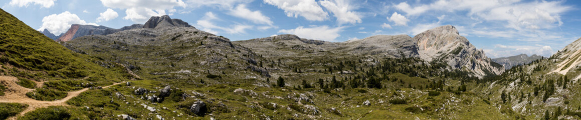 Fototapeta na wymiar Bergpanorama - Dolomiten