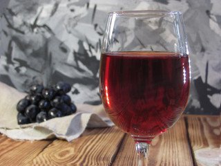    Red wine with grapes   