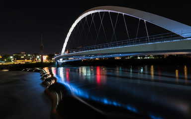 Fototapeta na wymiar Iowa Women of Achievement Bridge, Des Moines, Iowa at Night