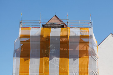 Orange-Weisse Abdeckplane