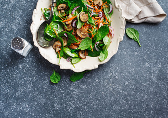 Spinach salad with sherried mushrooms and carrots