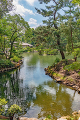 広島縮景園 美しい池畔の風景