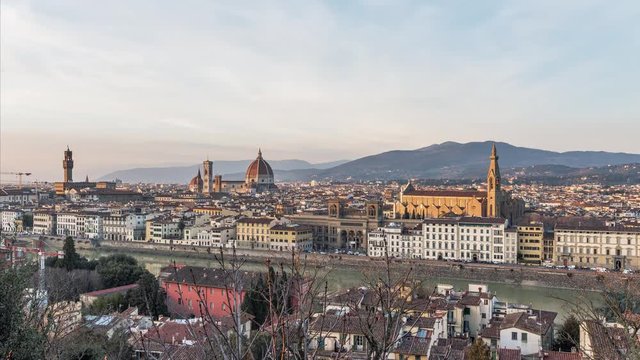 Firenze al tramonto con panorama del Duomo, di Palazzo Vecchio e Santa Croce