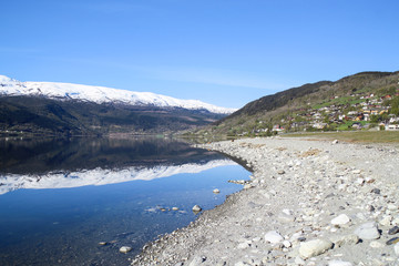 노르웨이 소도시 보스(Voss)의 고요한 호숫가 풍경