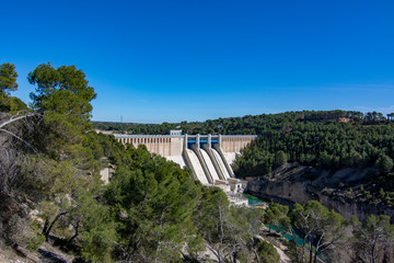 Obraz premium view of the Alarcon Dam on the Jucar River, Spain