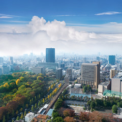 Obraz premium Landscape of tokyo city skyline in Aerial view with skyscraper, modern office building and blue sky with cloudy sky background in Tokyo metropolis, Japan.