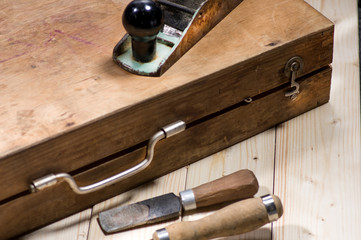 The tool box with a plane tree and statustime