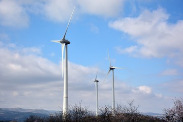 Energía limpia, aerogeneradores, molinos de viento