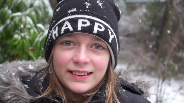 M&auml;dchen im Schnee