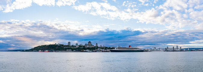 Sunset view of the Quebec city skyline with Fairmont Le Ch&acirc;teau Frontenac, Queen Mary 2