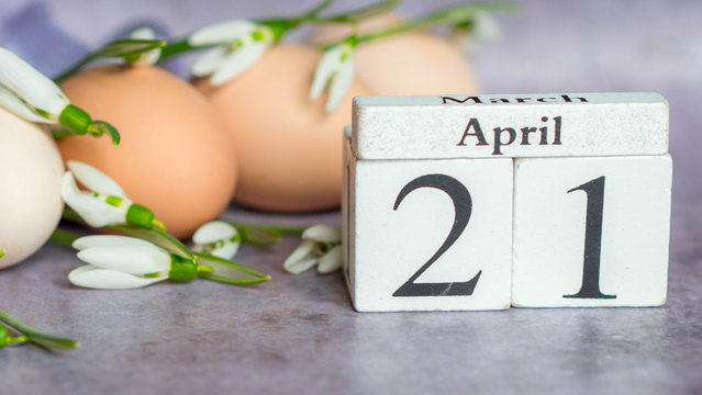 Easter arrangement with eggs and spring spring snowdrops with a vintage white calendar with the date of Easter 2019 April 21