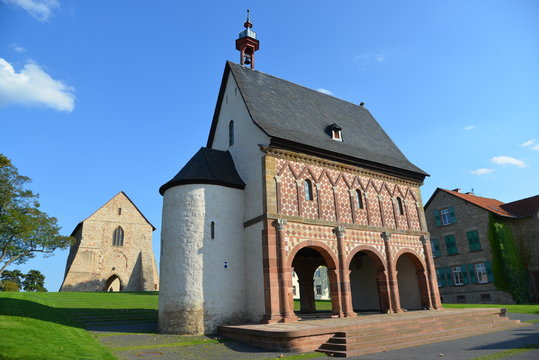 Die br&uuml;hmte K&ouml;nigshalle (oder Torhalle) in Lorsch, Hessen, europ&auml;isches Weltkulturerbe aus dem neunten Jahrhundert