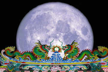 Naklejka premium super snow moon back top gate roof of dragon night sky