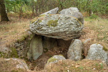 Megalithanlage Großsteingrab Dolmen Raven 2 bei Wetzen Soderstorf  in der Lüneburger Heide